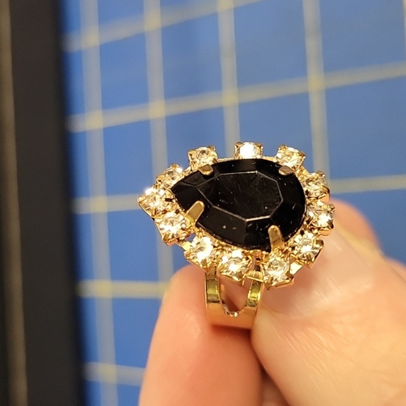 Onyx Faux Rhinestone Accented Size 8 Adjustable - Picture 1 of 3